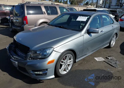 2012 Mercedes-Benz C 250 Sport из США, поврежденный, VIN WDDGF4HB1CA621908